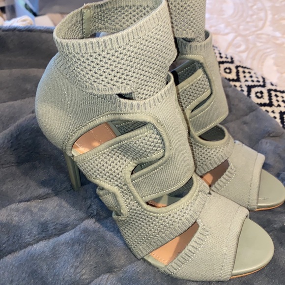 KHAKI ZARA HEELS - Picture 5 of 9